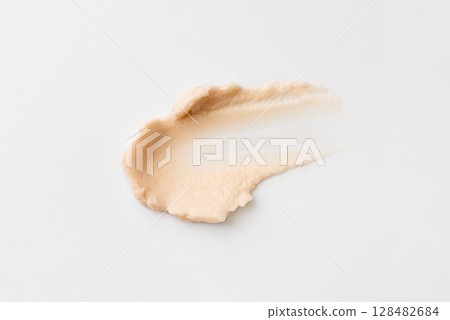 A smear of cosmetic cream 128482684