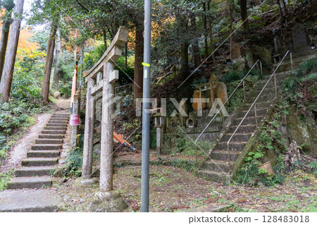 Scenery of the Kyoto Loop Trail and its surroundings Scenery of the Kyoto Loop Trail and its surroundings 128483018