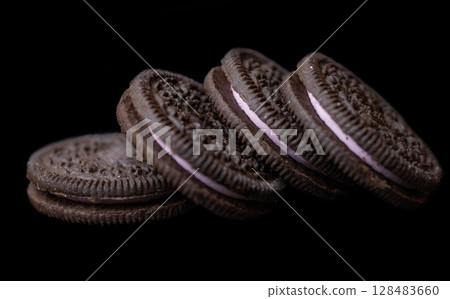 double cookie with strawberry cream 128483660
