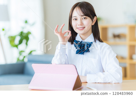 Female high school student studying on tablet 128483960