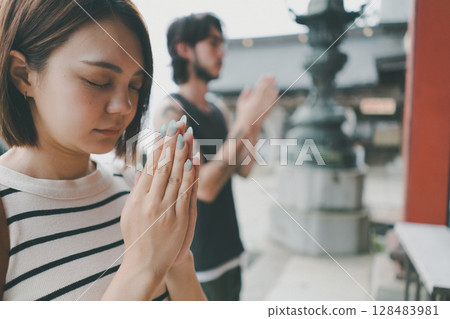 shrine, tourist, female 128483981