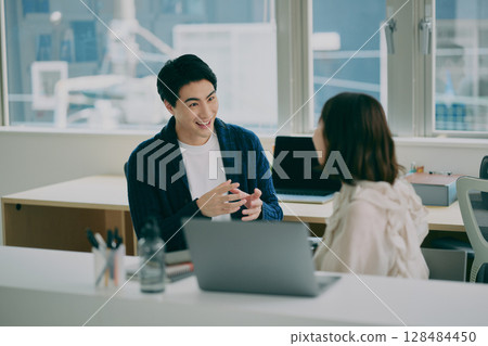 男人和女人見面 男人和女人見面 128484450