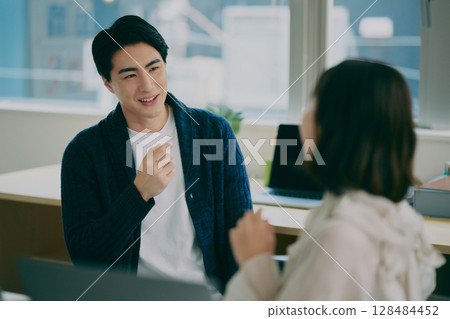 男人和女人見面 128484452