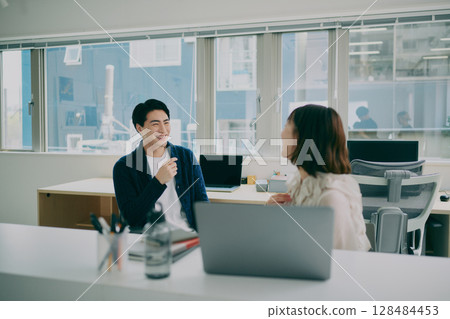 男人和女人見面 128484453