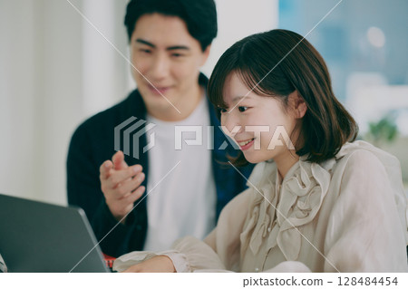 男人和女人見面 男人和女人見面 128484454