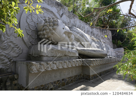 Statue of lying Buddha at Long Son Pagoda in Nha Trang, Vietnam 128484634