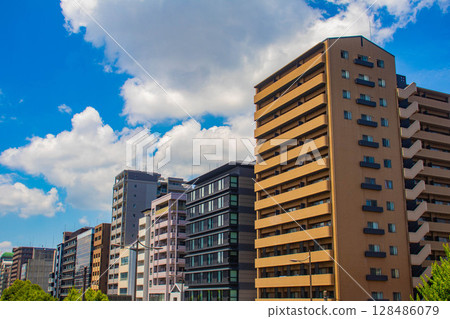 【京都風景】五條街上的天空和建築物（從河原町五條到堀川五條） 128486079