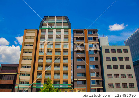 【京都風景】五條街上的天空和建築物（從河原町五條到堀川五條） 128486080