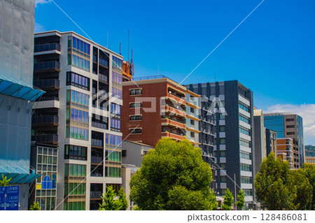 【京都風景】五條街上的天空和建築物（從河原町五條到堀川五條） 128486081