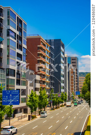 [Kyoto scenery] Sky and buildings on Gojo Street (from Kawaramachi Gojo to Horikawa Gojo) 128486087