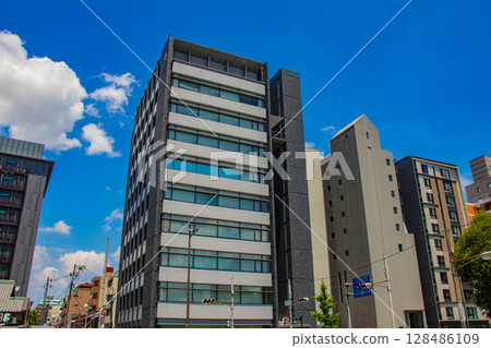 [Kyoto scenery] Sky and buildings on Gojo Street (from Kawaramachi Gojo to Horikawa Gojo) 128486109