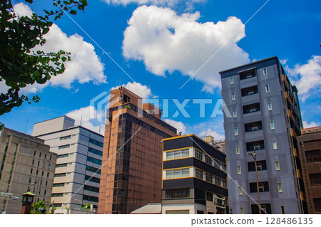 [Kyoto scenery] Sky and buildings on Gojo Street (from Kawaramachi Gojo to Horikawa Gojo) 128486135