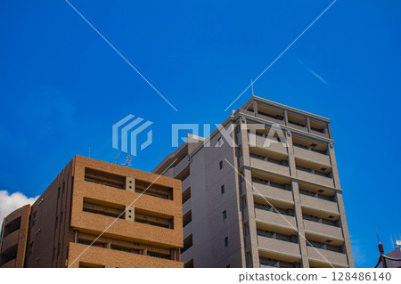 [Kyoto scenery] Sky and buildings on Gojo Street (from Kawaramachi Gojo to Horikawa Gojo) 128486140