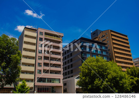 【京都風景】五條街上的天空和建築物（從河原町五條到堀川五條） 128486146