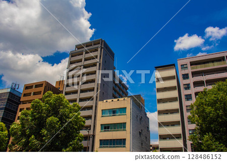 [Kyoto scenery] Sky and buildings on Gojo Street (from Kawaramachi Gojo to Horikawa Gojo) 128486152