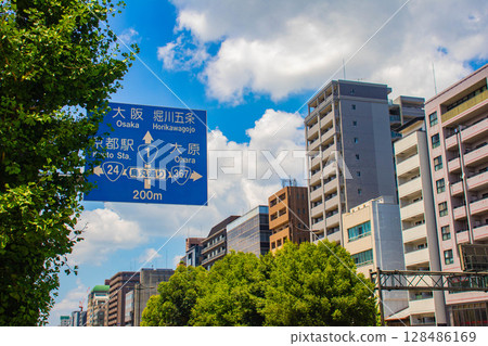 [Kyoto scenery] Sky and buildings on Gojo Street (from Kawaramachi Gojo to Horikawa Gojo) 128486169