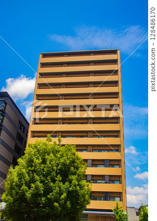 [Kyoto scenery] Sky and buildings on Gojo Street (from Kawaramachi Gojo to Horikawa Gojo) 128486170