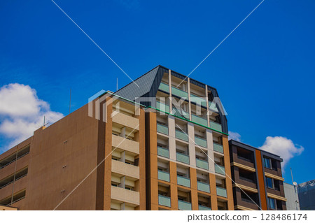 [Kyoto scenery] Sky and buildings on Gojo Street (from Kawaramachi Gojo to Horikawa Gojo) 128486174