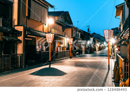 京都，黎明前的花見小路 128486493