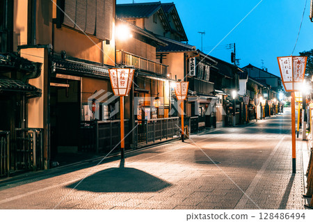 京都,黎明前的花見小路 京都,黎明前的花見小路 128486494