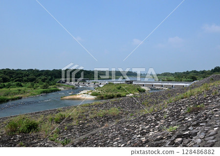 Arakawa River's Akito Groundsill and the Yanai Formation Sandbar Rock 128486882