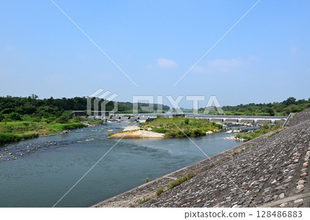 Arakawa River's Akito Groundsill and the Yanai Formation Sandbar Rock 128486883