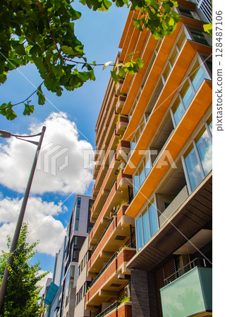 【京都風景】五條街上的天空和建築物(從河原町五條到堀川五條) 【京都風景】五條街上的天空和建築物(從河原町五條到堀川五條) 128487106