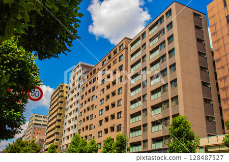 [Kyoto scenery] Sky and buildings on Gojo Street (from Kawaramachi Gojo to Horikawa Gojo) 128487527