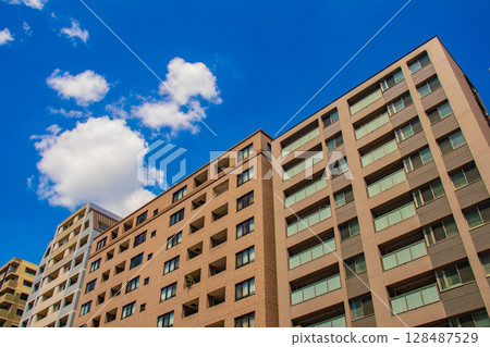 [Kyoto scenery] Sky and buildings on Gojo Street (from Kawaramachi Gojo to Horikawa Gojo) 128487529
