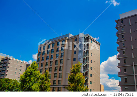 [Kyoto scenery] Sky and buildings on Gojo Street (from Kawaramachi Gojo to Horikawa Gojo) 128487531