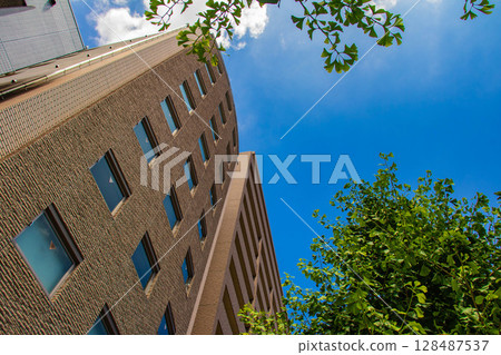 [Kyoto scenery] Sky and buildings on Gojo Street (from Kawaramachi Gojo to Horikawa Gojo) 128487537