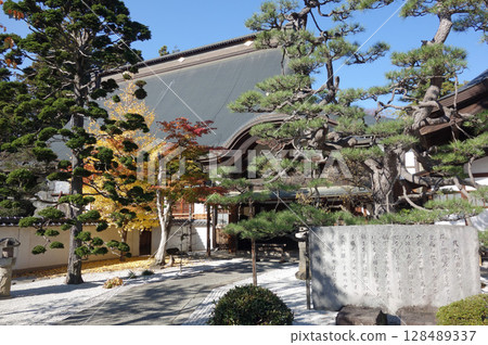 The main hall of Erinji Temple and the stone monument bearing the words of Takeda Shingen (Koshu City, Yamanashi Prefecture) The main hall of Erinji Temple and the stone monument bearing the words of Takeda Shingen (Koshu City, Yamanashi Prefecture) 128489337