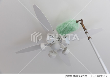 用除塵器清潔吊扇燈 128489367