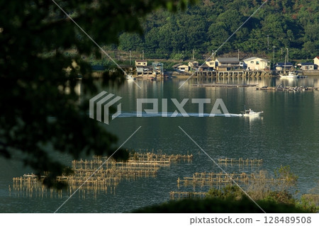 船駛向漁場 船駛向漁場 128489508