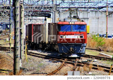 EH500 electric locomotive that pulls a container freight train EH500 electric locomotive that pulls a container freight train 128489778
