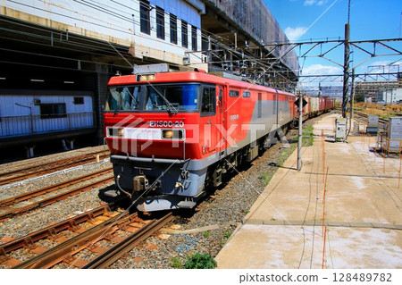 EH500 electric locomotive that pulls a container freight train EH500 electric locomotive that pulls a container freight train 128489782
