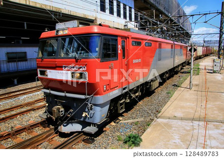 EH500 electric locomotive that pulls a container freight train EH500 electric locomotive that pulls a container freight train 128489783