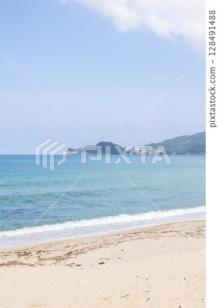 Beautiful beach and nuclear power plant in Mihama, Fukui Prefecture 128491488