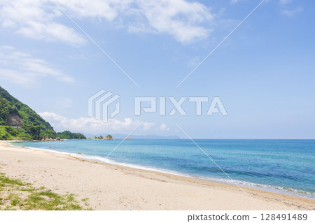 福井縣美濱町美麗的海灘風景 福井縣美濱町美麗的海灘風景 128491489