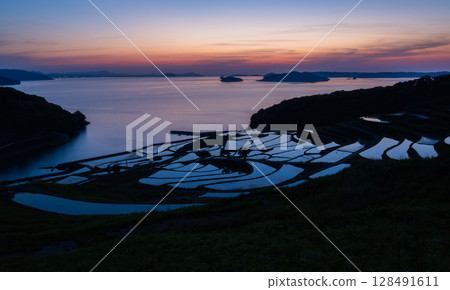 Spectacular view of the Genkai Sea: Tsuchiya Rice Terraces 128491611