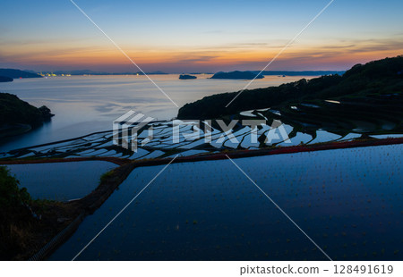 玄界灘的絕美景色:土屋梯田 玄界灘的絕美景色:土屋梯田 128491619