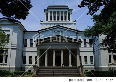 希臘風格的大倉山紀念館正面照。 6月738日,橫濱大倉山紀念館 希臘風格的大倉山紀念館正面照。 6月738日,橫濱大倉山紀念館 128493236