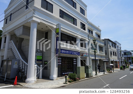 希臘式建築商店街 月橫濱 755 大倉山榆樹街 希臘式建築商店街 希臘式建築商店街 月橫濱 755 大倉山榆樹街 希臘式建築商店街 128493256