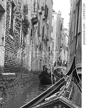 Venice Gondola Canal Tour 128495130