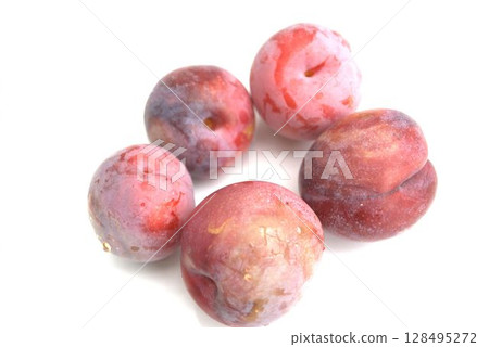 新鮮的李子 128495272