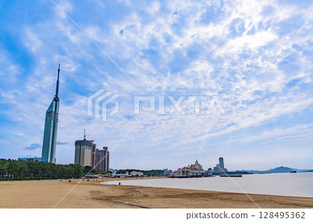 (Fukuoka Prefecture) Fukuoka Tower as seen from Seaside Momochi Seaside Park (Fukuoka Prefecture) Fukuoka Tower as seen from Seaside Momochi Seaside Park 128495362
