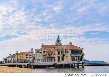 (Fukuoka Prefecture) Evening view of Momochi Seaside Park and Marizon (Fukuoka Prefecture) Evening view of Momochi Seaside Park and Marizon 128495581