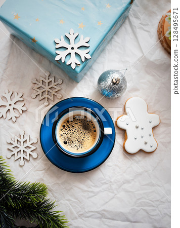 New Year's coffee. A cup of coffee and reindeer gingerbread on New Year. New Year's cup of coffee, gingerbread and Christmas tree New Year's coffee. A cup of coffee and reindeer gingerbread on New Year. New Year's cup of coffee, gingerbread and Christmas tree 128495671