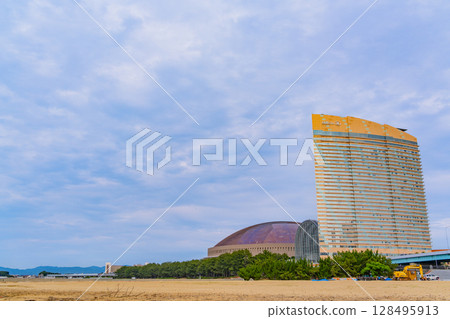 (Fukuoka Prefecture) Hilton Hotel and Fukuoka Dome seen from Seaside Momochi Park (Fukuoka Prefecture) Hilton Hotel and Fukuoka Dome seen from Seaside Momochi Park 128495913