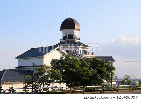 Sakai City Ryusho Museum at sunset (Sakai City, Fukui Prefecture) 128496007